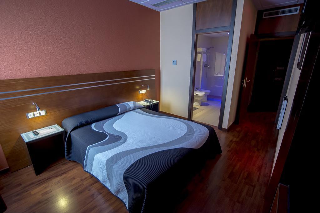 Motel Los Abedules Oviedo Rum bild