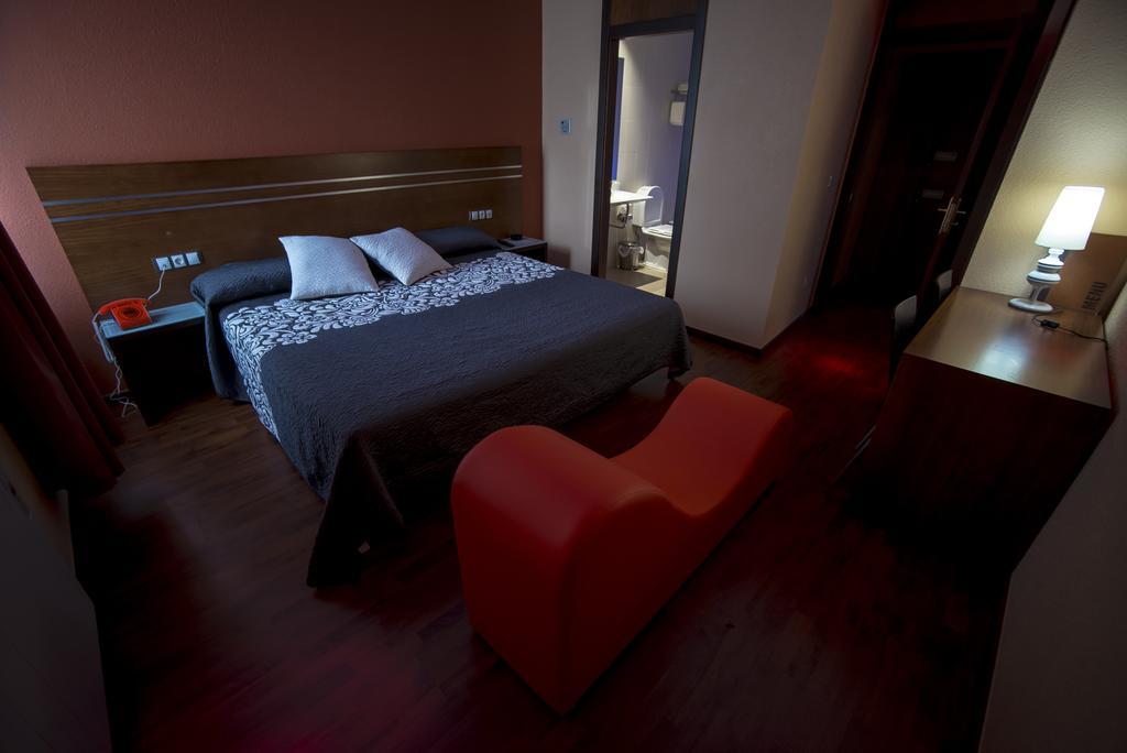 Motel Los Abedules Oviedo Rum bild