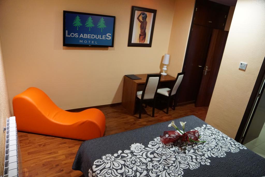 Motel Los Abedules Oviedo Exteriör bild